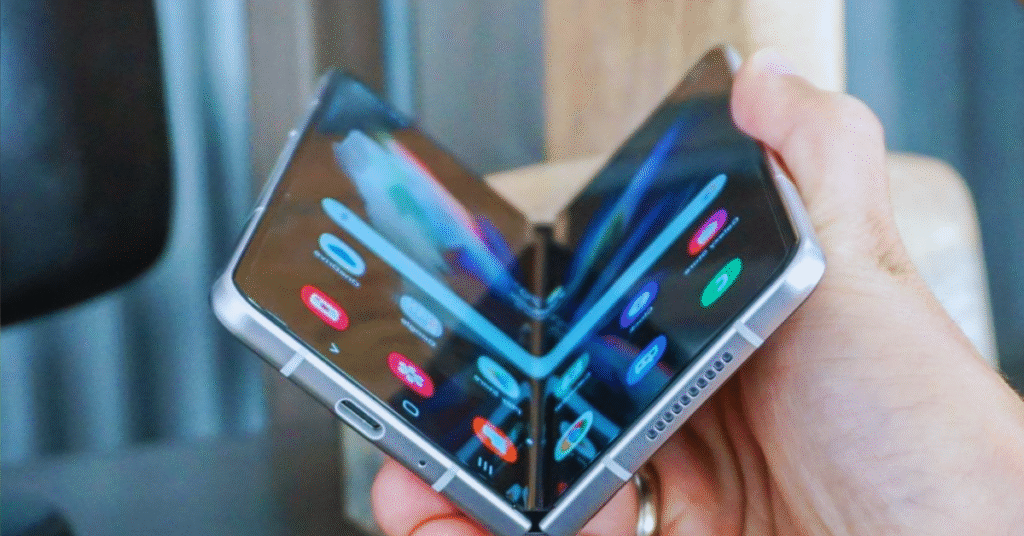 स्लिम और स्टाइलिश लुक में जल्द लॉन्च होगा Samsung का फोल्डिंग 5G स्मार्टफोन